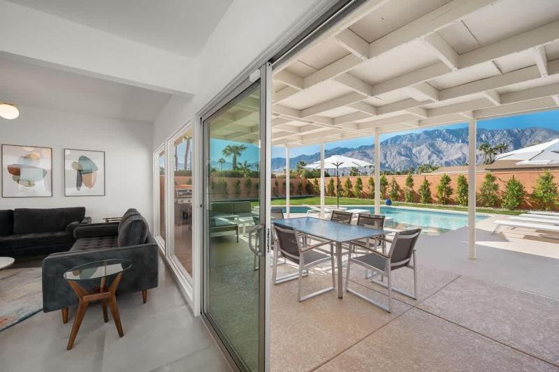 Mid - Century Retreat - image 11