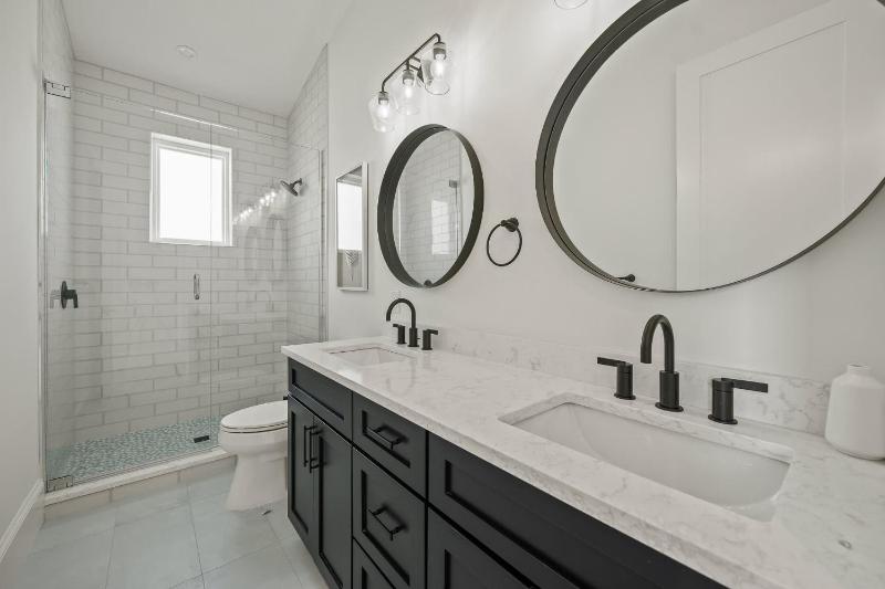 Brand-New Luxury Rental with Pool Spa Rooftop - image 49