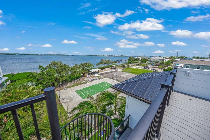Brand-New Luxury Rental with Pool Spa Rooftop - image 48