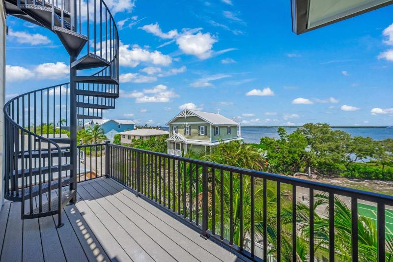 Brand-New Luxury Rental with Pool Spa Rooftop - image 21