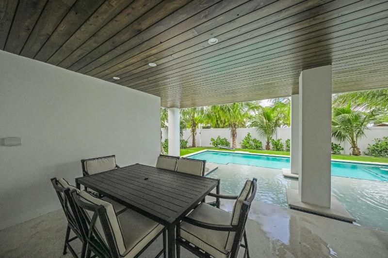 Brand-New Luxury Rental with Pool Spa Rooftop - image 32