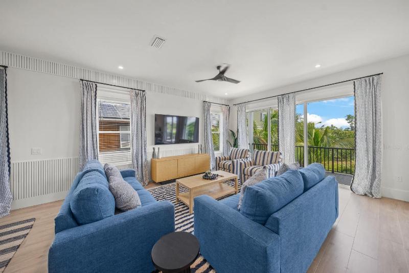 Brand-New Luxury Rental with Pool Spa Rooftop - image 10