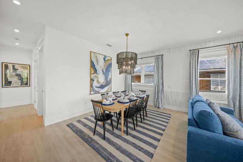 Brand-New Luxury Rental with Pool Spa Rooftop - image 41