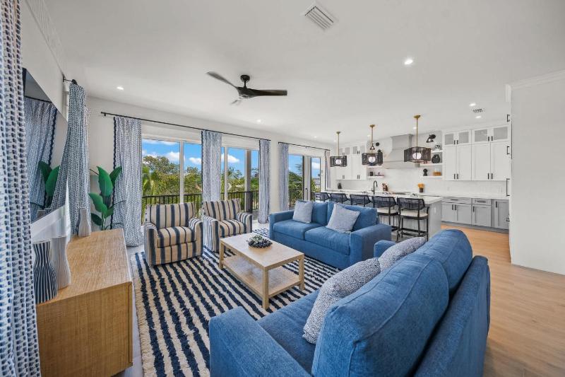Brand-New Luxury Rental with Pool Spa Rooftop - image 22