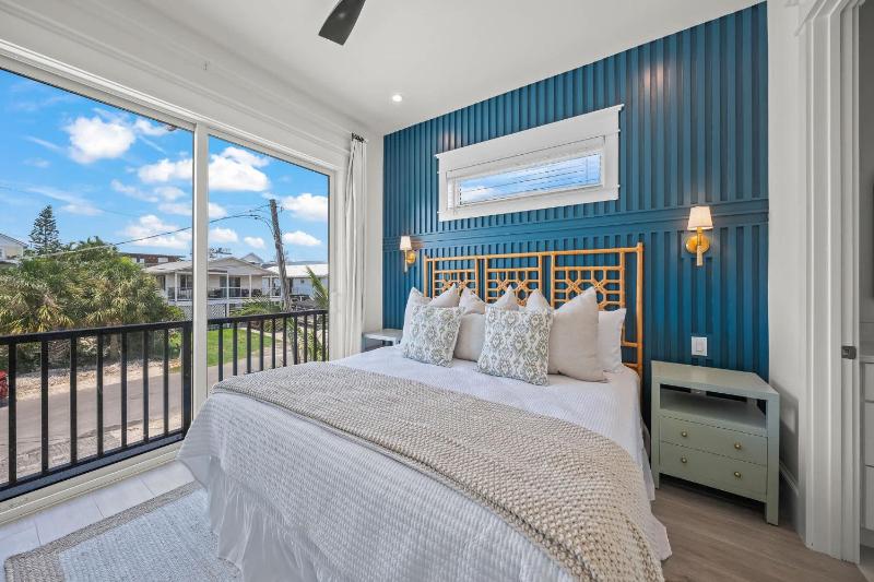 Brand-New Luxury Rental with Pool Spa Rooftop - image 5