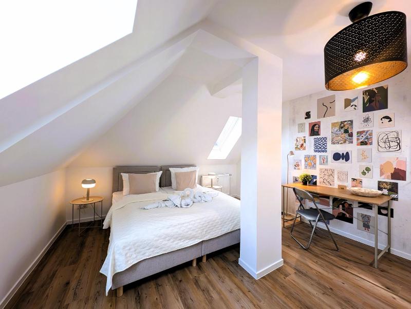 BohnApartments Schiller 7- Penthouse- WLAN- Parking- citynah - image 17