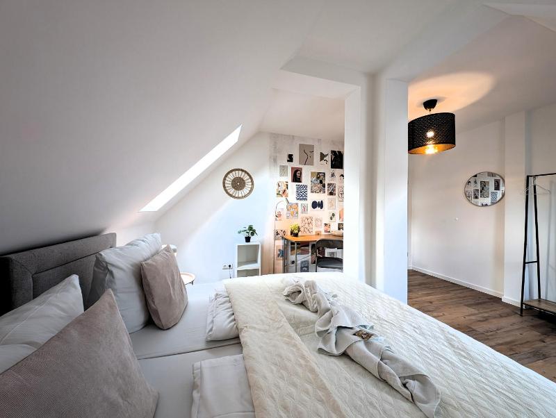 BohnApartments Schiller 7- Penthouse- WLAN- Parking- citynah - image 31