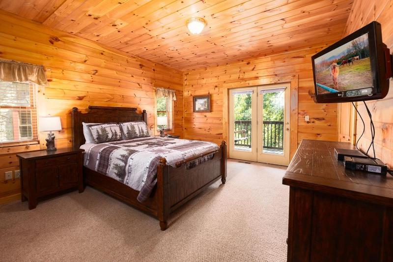 Mountain views and hot tub soaks! - Bear Tracks - image 23
