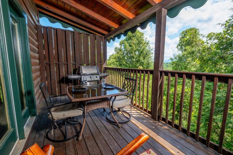 Mountain views and hot tub soaks! - Bear Tracks - image 34