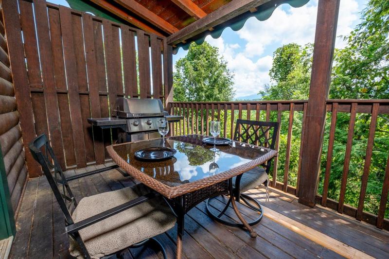 Mountain views and hot tub soaks! - Bear Tracks - image 6