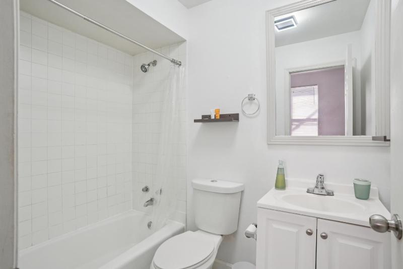 Charming Soulard Retreat with Historic Character near Baseball Stadium apts - image 10