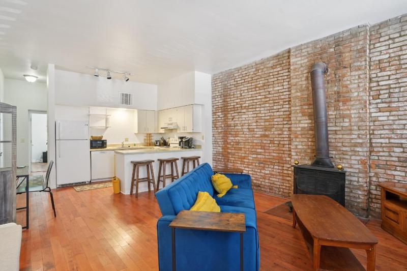 Charming Soulard Retreat with Historic Character near Baseball Stadium apts - image 13