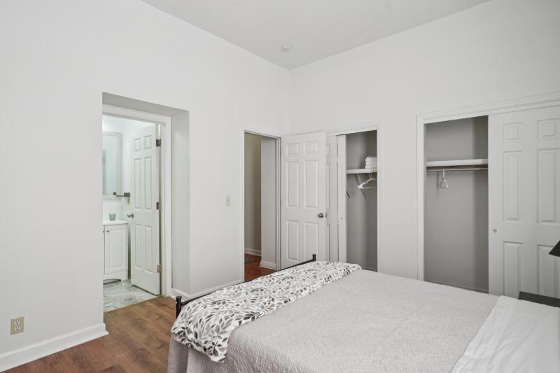 Charming Soulard Retreat with Historic Character near Baseball Stadium apts - image 12