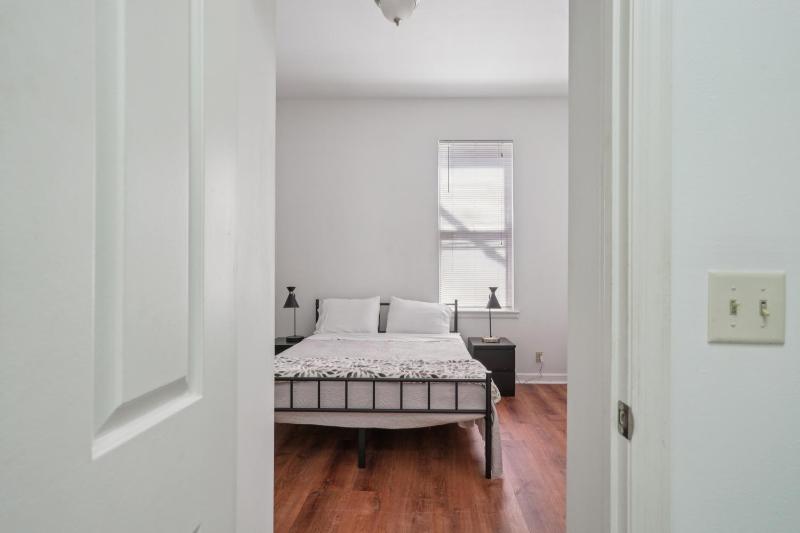 Charming Soulard Retreat with Historic Character near Baseball Stadium apts - image 11