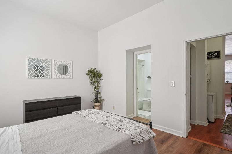Charming Soulard Retreat with Historic Character near Baseball Stadium apts - image 7