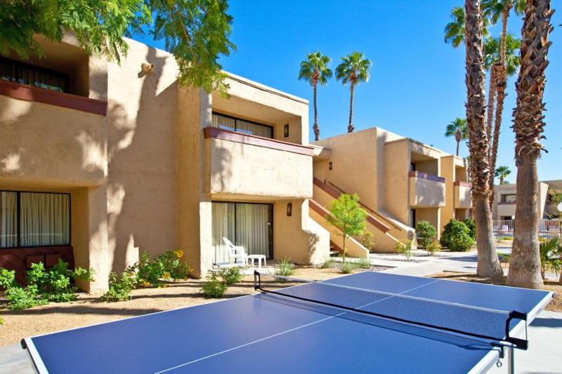 Desert Vacation Villas 2BR Apartment with Resort Access - image 15