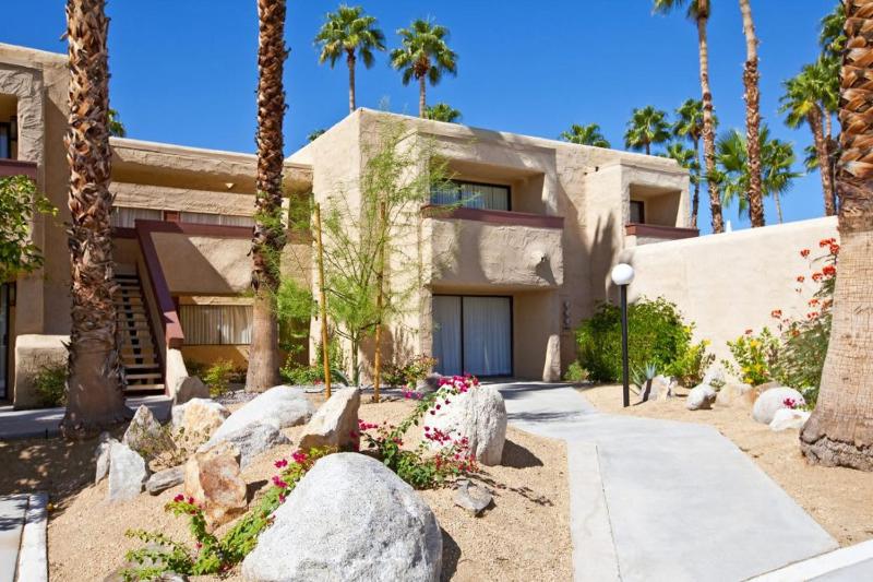 Desert Vacation Villas 2BR Apartment with Resort Access - image 17