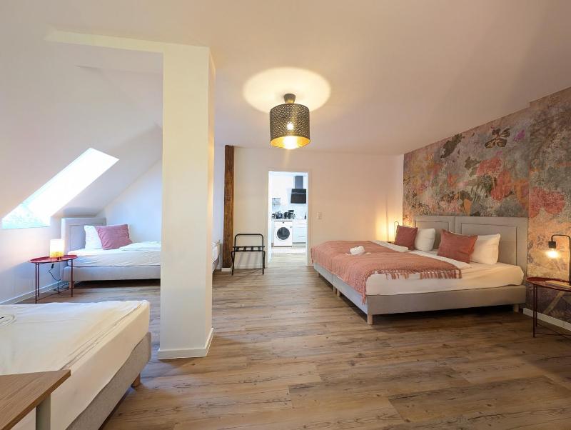 BohnApartments Schiller 7- Penthouse- WLAN- Parking- citynah - image 27