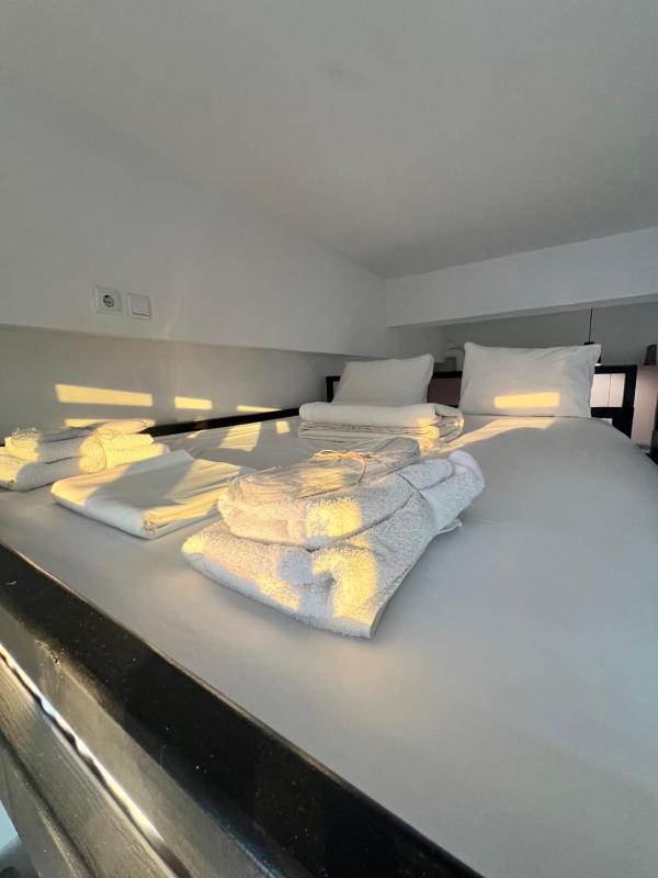 Aelis Suites in Psyrri - Rooftop Access & Acropolis View - image 16