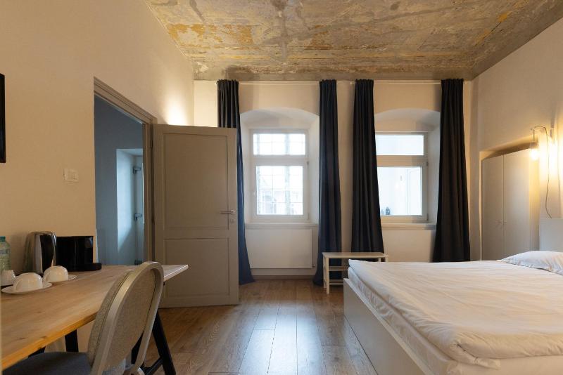 Jules Home - image 6