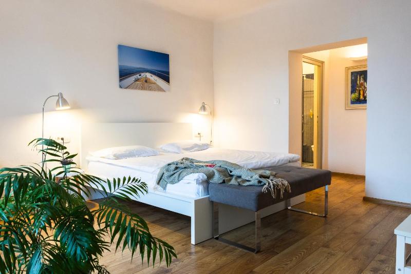 Jules Home - image 26