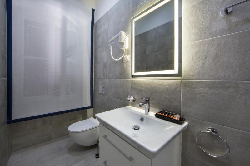 Premium Double Room image 4