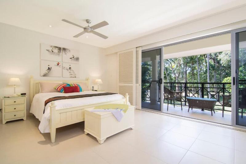 Whispering Palms - Beachfront Port Douglas - image 4