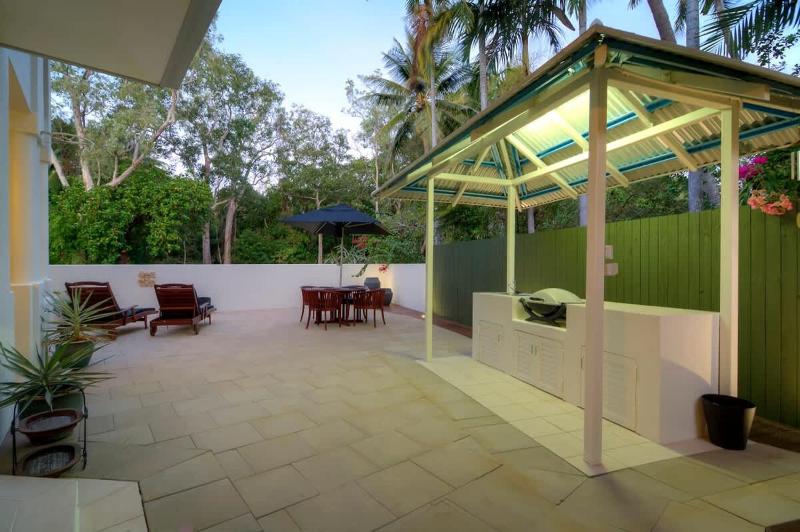 Whispering Palms - Beachfront Port Douglas - image 10