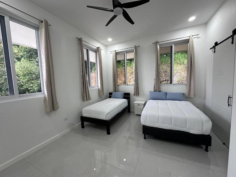 Beautiful 4BR home with Infinity Pool jacuzzi & firepit - image 14