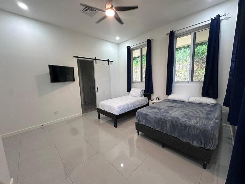 Beautiful 4BR home with Infinity Pool jacuzzi & firepit - image 2