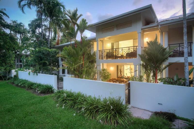 Oceanique - Absolute Beachfront Port Douglas - image 10