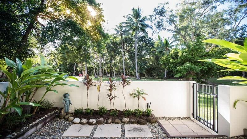 Amaroo Villa - Absolute Beachfront Port Douglas - image 17