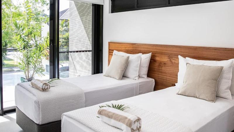 Azure Port Douglas - Luxurious & Modern - image 7