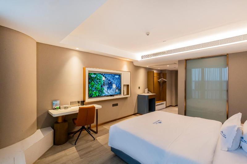 Blue Coast Hotel - image 7