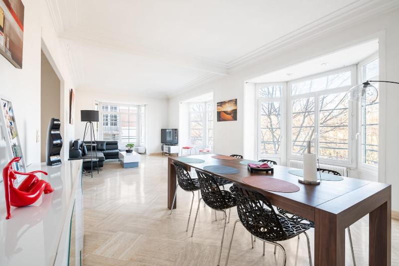 Bright and spacious family nest in Perpignan - image 1