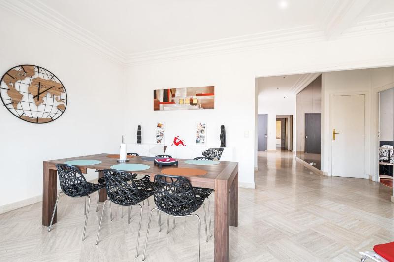 Bright and spacious family nest in Perpignan - image 20