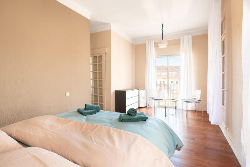 Bright and spacious family nest in Perpignan - image 5