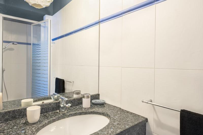 Bright and spacious family nest in Perpignan - image 11
