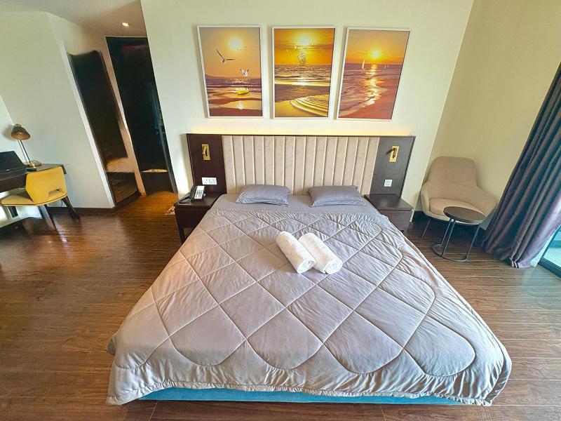Chic Ha Long Studio Bay City & Mountain Views - image 8