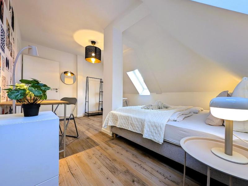 BohnApartments Schiller 7- Penthouse- WLAN- Parking- citynah - image 37