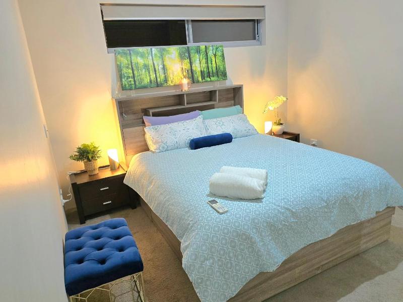 Stylish 2-Bedroom Apartment in Maddington 15 Minutes from Perth Airport - image 6