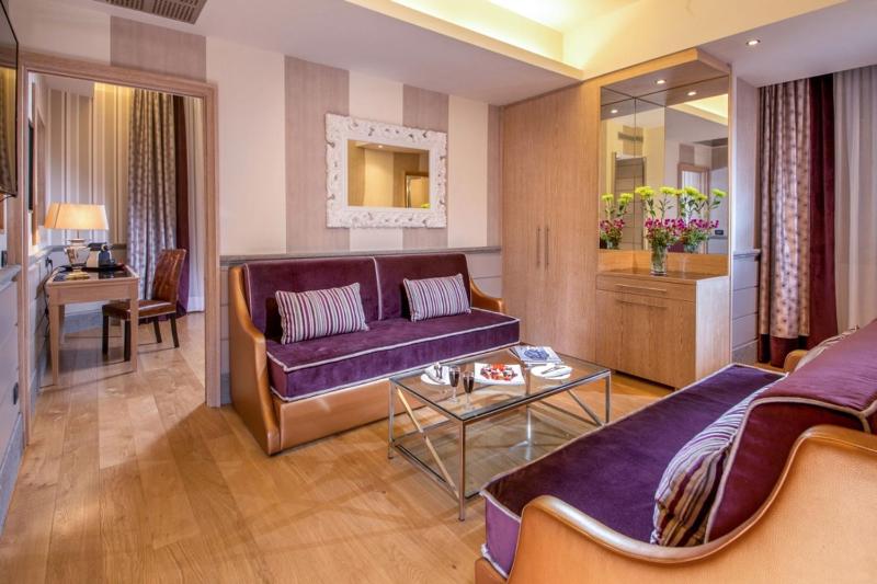 The Inn at the Spanish Steps Luxury Collection - Spanish Step Suites - image 4