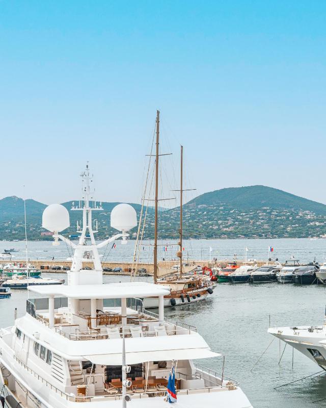 Le Quai vue sur le port de Saint-Tropez - image 6