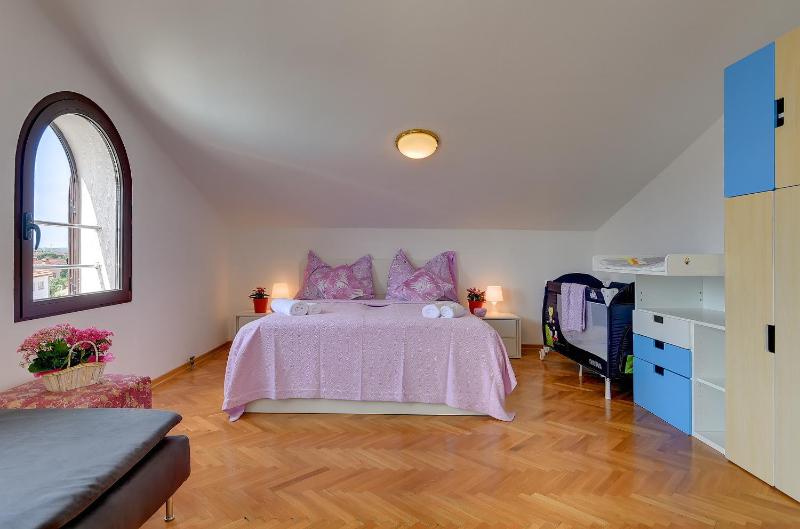 Villa Andrija in Fažana for 9 people with sea view kids playground & heated pool - only 400 m from the beach - image 19