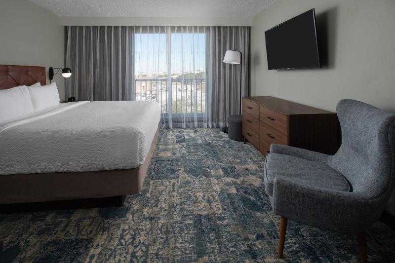 Four Points by Sheraton Suites Tampa Airport Westshore - image 34