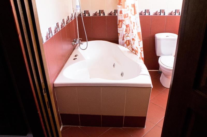 Triple Room with Private Bathroom image 3