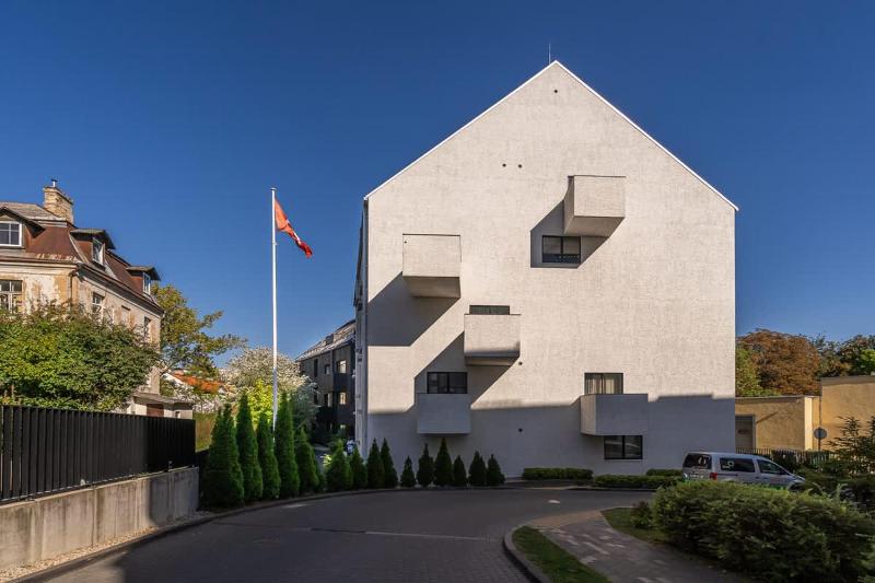 Domillion 1bdr quiet apt w parking & greenery B9C1 - image 4
