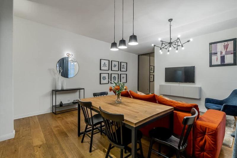 Domillion New City Hall Duplex D11C for 12 ppl - image 1