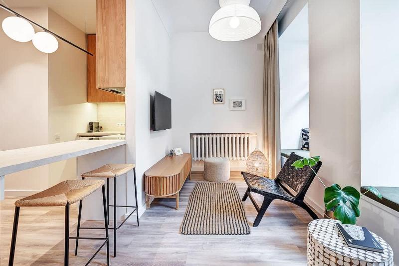 Domillion Studio Modern Old Town Retreat So1b - image 3