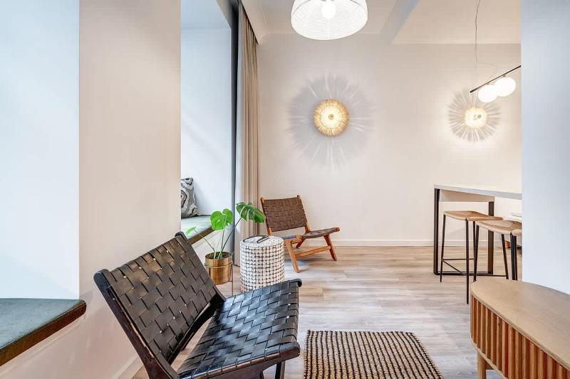 Domillion Studio Modern Old Town Retreat So1b - image 4